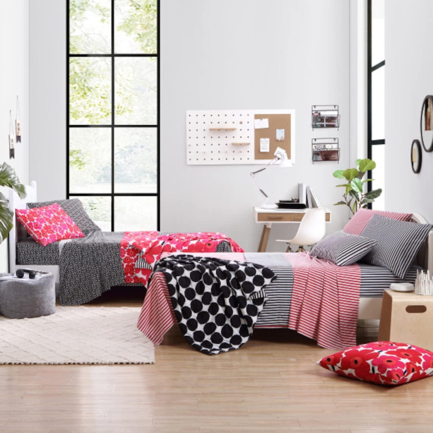 image:imageMarimekko Blanket Cozy Reversible Bedding Lightweight Home Decor for All Seasons Queen Pieni Unikko Red